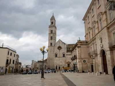 Cominciamo la nostra visita dalla chiesa matrice intitolata a Santa Maria la Porta, precedente patrona del paese